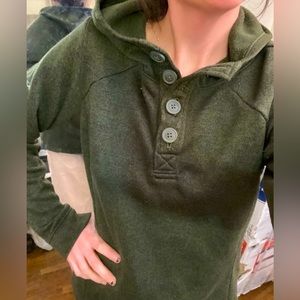 Columbia Sweater Women’s Large Green hooded & Henley style Fleece lined